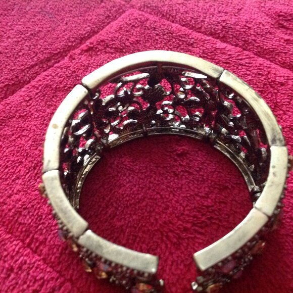 Retro Rhinestone Sectioned Cuff Bracelet - Picture 4 of 5